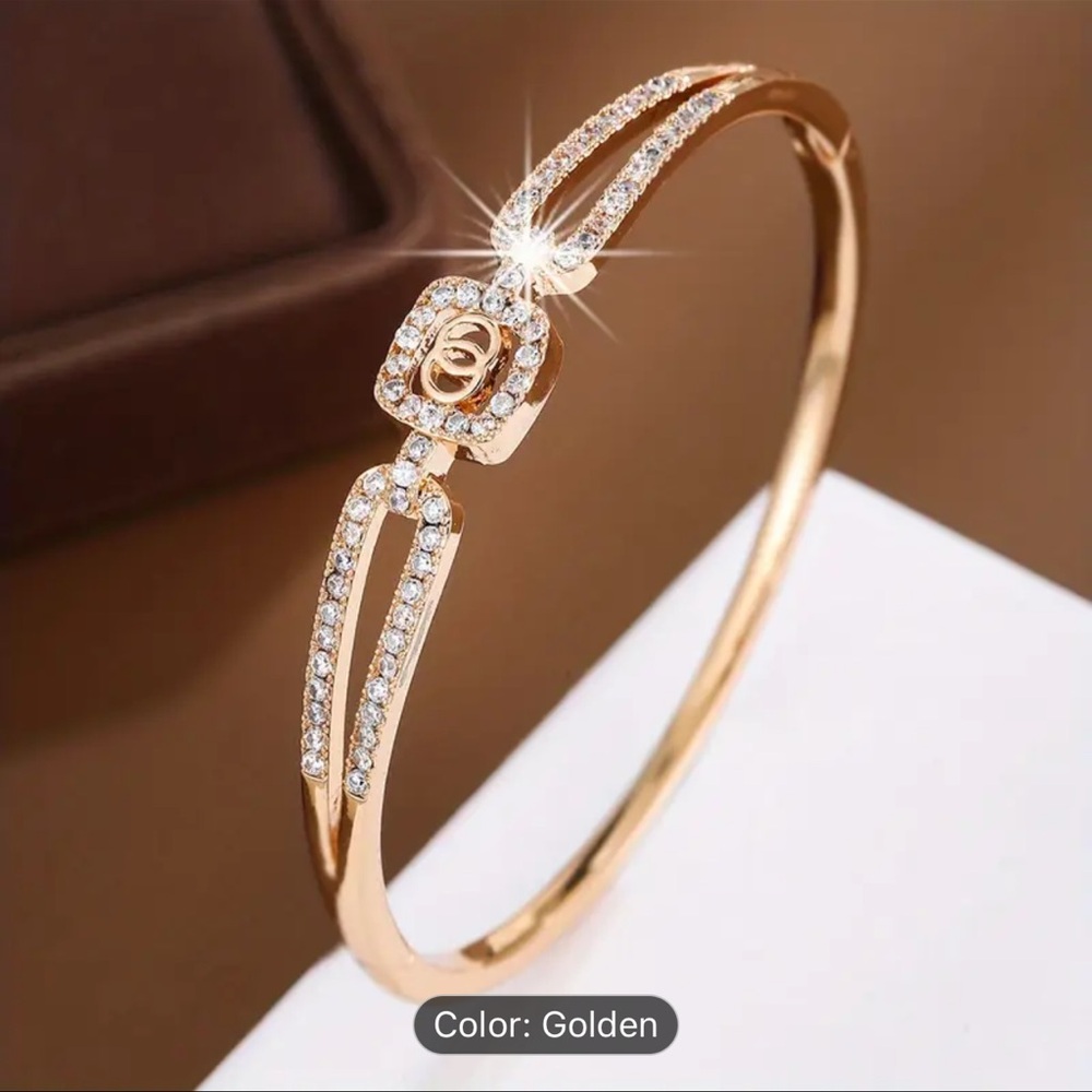 Elegant Gold Bracelet with Crystal Accents - Picture 9 of 9